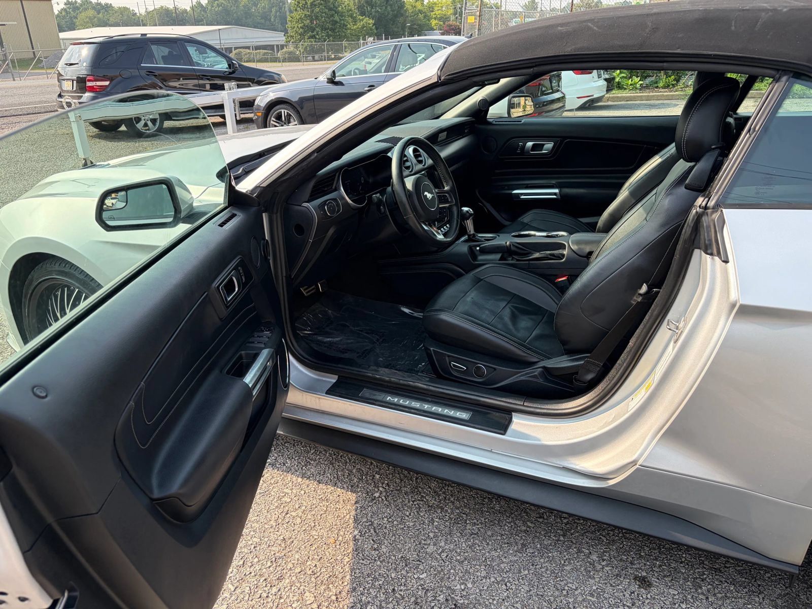 Used 2018 Ford Mustang Premium w/ Equipment Group 201A RWD image 8
