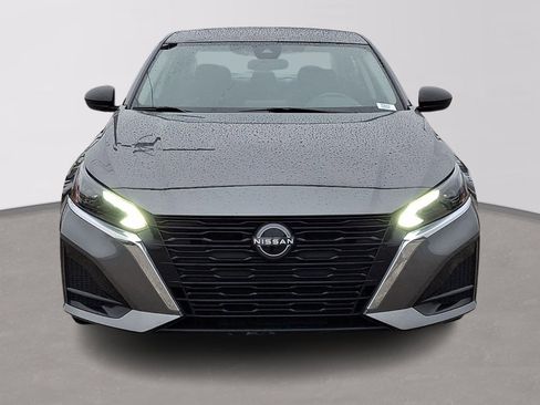 Used 2024 Nissan Altima 2.5 SV image 2