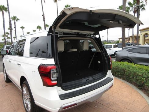 Used 2023 Ford Expedition Platinum AWD/4WD image 29