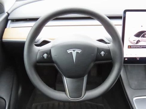 Used 2021 Tesla Model 3 Standard Range Plus image 18