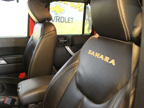 Used 2015 Jeep Wrangler Unlimited Sahara w/ Dual Top Group AWD/4WD image 15
