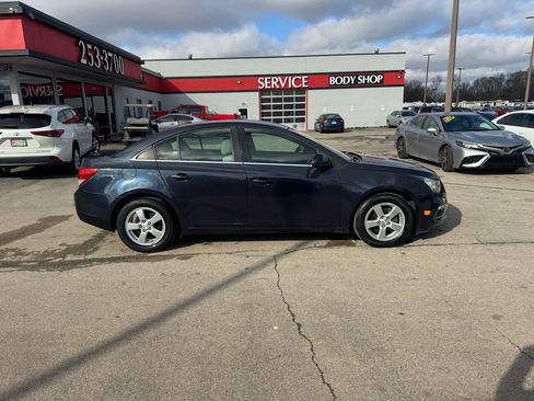 Used 2015 Chevrolet Cruze LT image 2