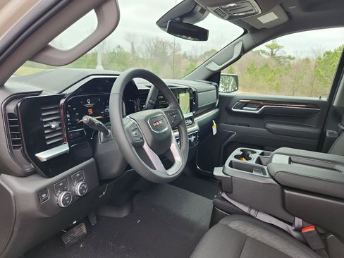 New 2026 GMC Sierra 1500 SLE image 11