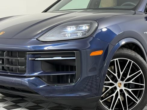 Certified 2026 Porsche Cayenne E-Hybrid Coupe AWD/4WD image 11