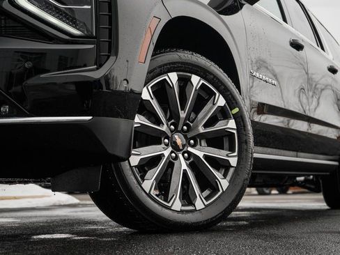 New 2026 Chevrolet Suburban High Country image 6