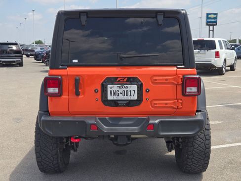 Used 2023 Jeep Wrangler Unlimited Rubicon w/ Cold Weather Group AWD/4WD image 4
