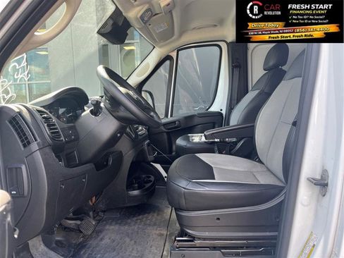 Used 2025 RAM ProMaster 2500 w/ Convenience Group FWD image 13