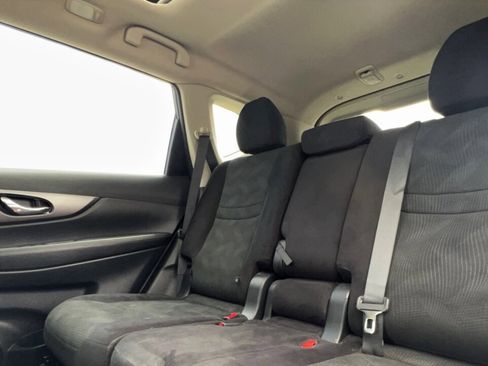 Used 2016 Nissan Rogue SV w/ SV Premium Package image 12