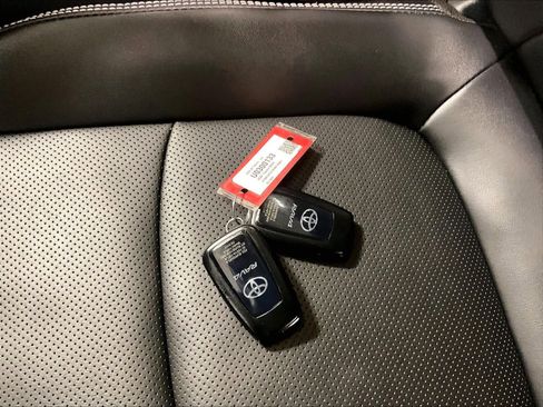 Used 2024 Toyota RAV4 Limited image 31