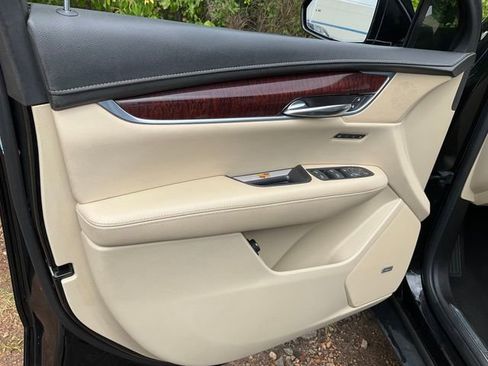 Used 2018 Cadillac XT5 Premium Luxury FWD image 7