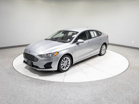 Used 2020 Ford Fusion SE FWD image 32