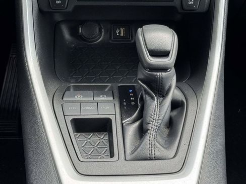 Used 2023 Toyota RAV4 XLE w/ Convenience Package FWD image 6