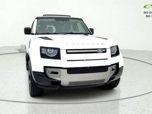Used 2024 Land Rover Defender 130 X-Dynamic SE AWD/4WD image 2