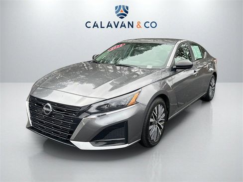 Used 2024 Nissan Altima 2.5 SV image 3