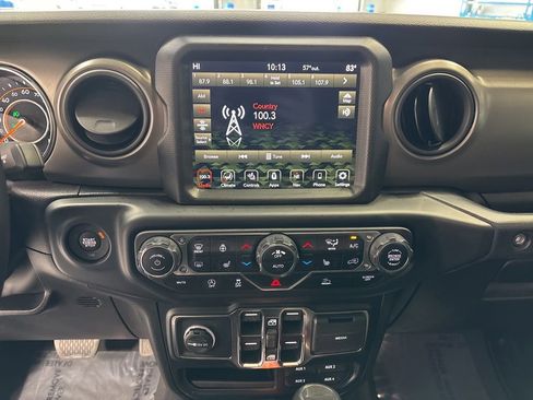 Used 2023 Jeep Gladiator Sport AWD/4WD image 14