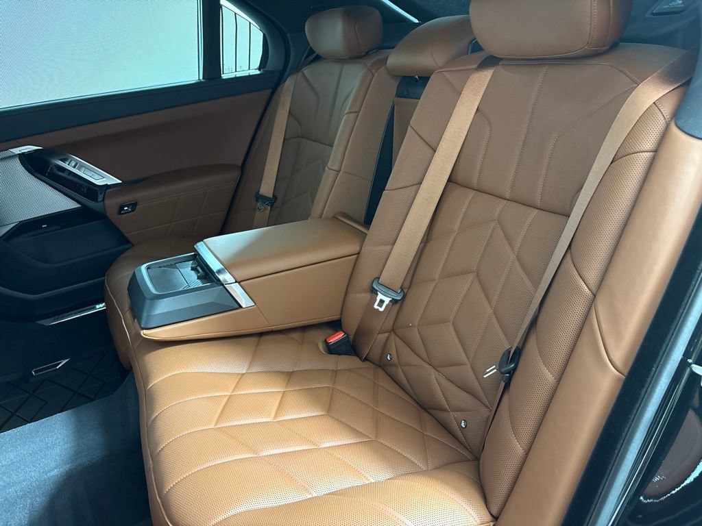 Certified 2026 BMW 740i xDrive w/ Executive Package AWD/4WD image 30