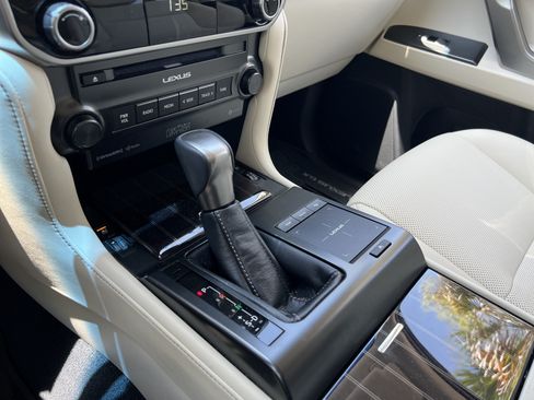 Used 2023 Lexus GX 460 Premium w/ Accessory Package AWD/4WD image 26