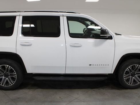 Used 2024 Jeep Wagoneer Series II image 11