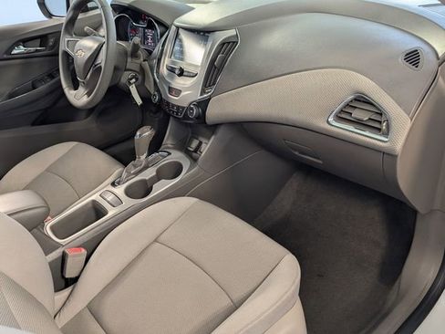 Used 2017 Chevrolet Cruze LS FWD image 14