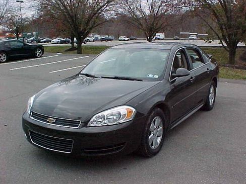 Used 2009 Chevrolet Impala LT w/ Luxury Edition Package FWD image 4