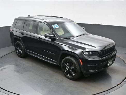 Used 2024 Jeep Grand Cherokee L Limited w/ Black Appearance Package AWD/4WD image 43