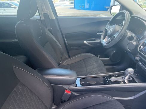 Used 2022 Nissan Kicks SV FWD image 4
