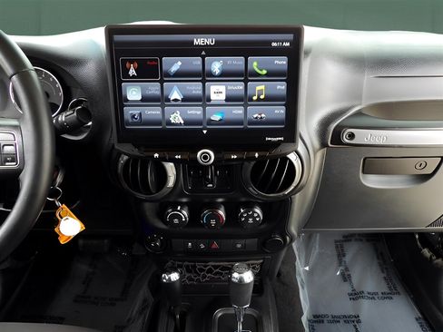 Used 2016 Jeep Wrangler Unlimited Sahara w/ Connectivity Group image 19