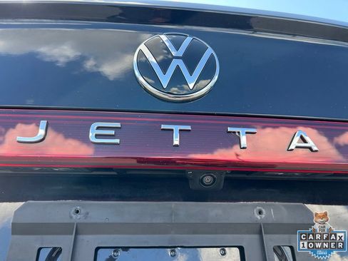 Used 2025 Volkswagen Jetta SE FWD image 20
