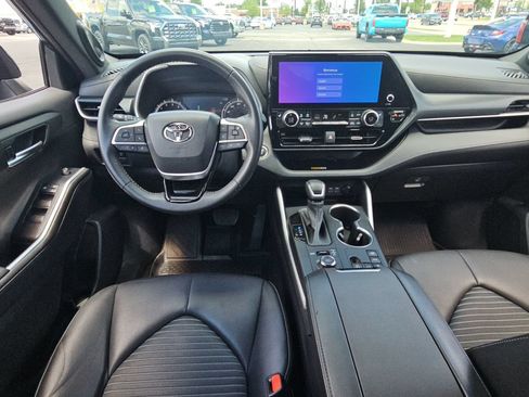 Used 2023 Toyota Highlander XSE AWD/4WD image 8