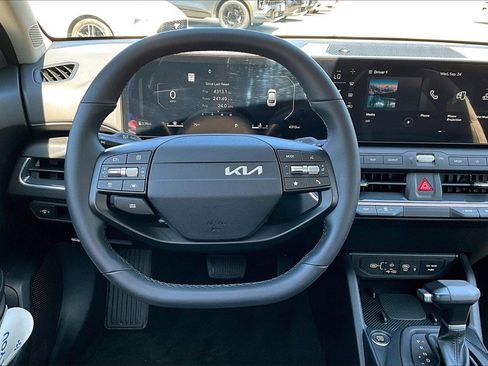 Certified 2025 Kia K4 EX image 7