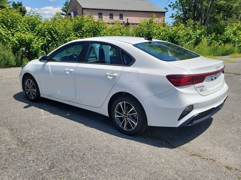 Used 2023 Kia Forte LXS w/ LXS Technology Package FWD image 7