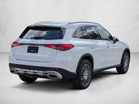 Used 2026 Mercedes-Benz GLC 300 image 2