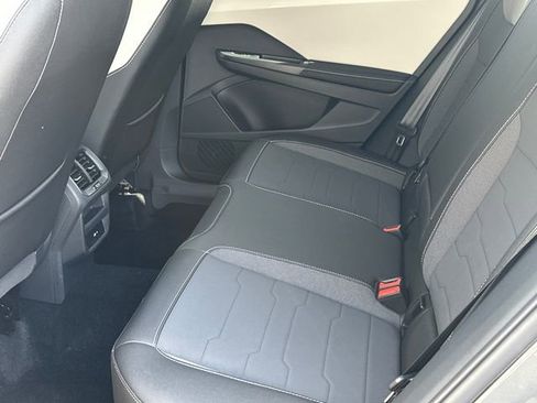 Used 2025 Volkswagen Taos SE image 11