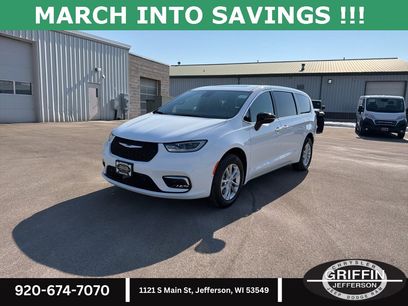 New 2026 Chrysler Pacifica Select