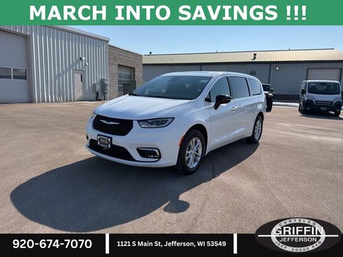 New 2026 Chrysler Pacifica Select image 2