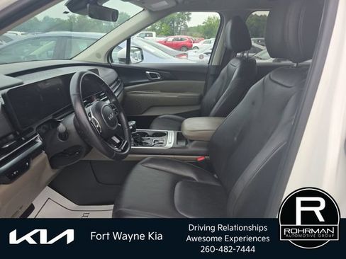 Certified 2025 Kia Carnival FWD image 10