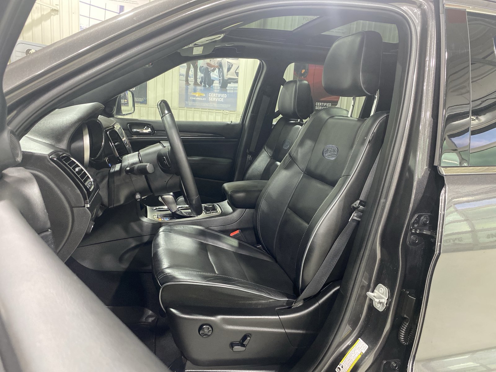 Used 2019 Jeep Grand Cherokee Overland AWD/4WD image 19