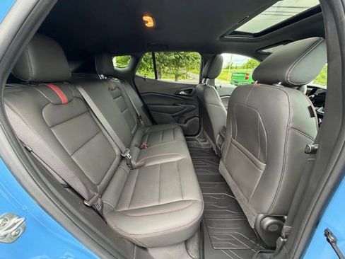 Certified 2024 Chevrolet Trax RS w/ Sunroof Package FWD image 29