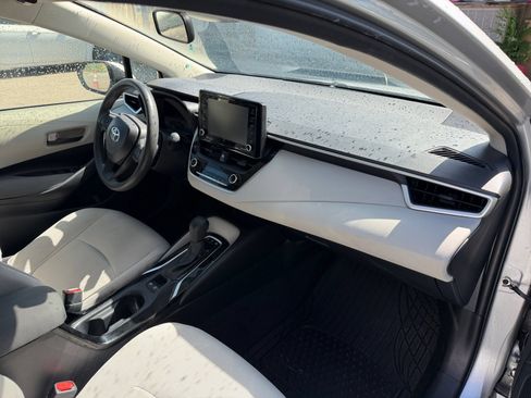Used 2022 Toyota Corolla LE FWD image 16
