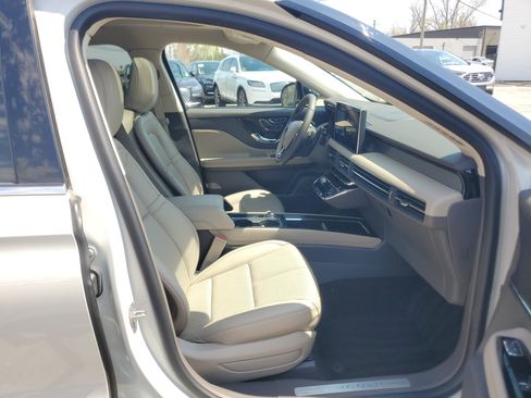 Certified 2023 Lincoln Corsair AWD w/ Equipment Group 101A image 9