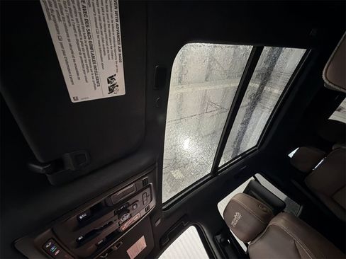 Used 2024 Chevrolet Tahoe High Country w/ Advanced Technology Package image 19