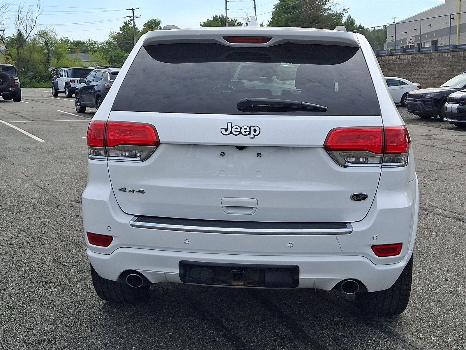 Used 2017 Jeep Grand Cherokee Overland AWD/4WD image 5