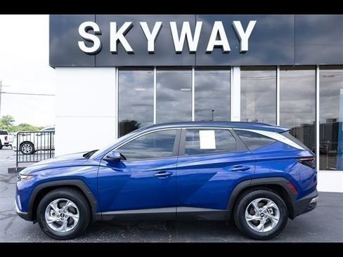Used 2023 Hyundai Tucson SEL FWD image 2