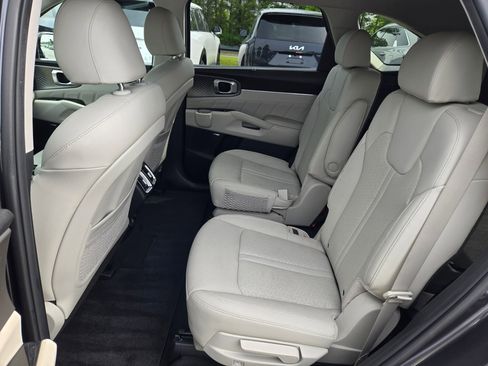 Used 2023 Kia Sorento SX Prestige w/ Panoramic Sunroof Package AWD/4WD image 32