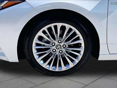 Used 2021 Toyota Avalon Limited w/ Advanced Safety Package FWD image 11