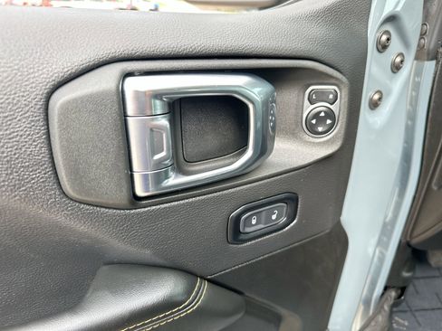 Used 2025 Jeep Wrangler Unlimited Sahara AWD/4WD image 13