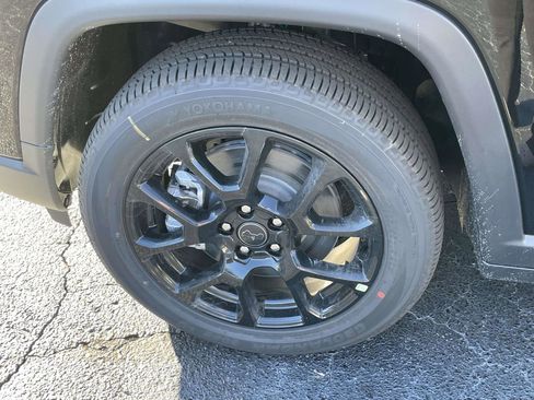 New 2026 Jeep Compass Latitude image 38