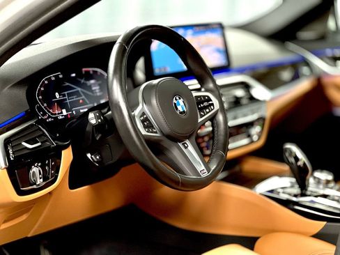 Used 2022 BMW 530i xDrive w/ M Sport Package image 15