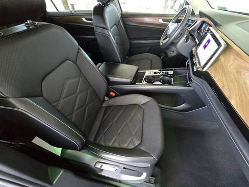 Used 2024 Volkswagen Atlas SE AWD/4WD image 22