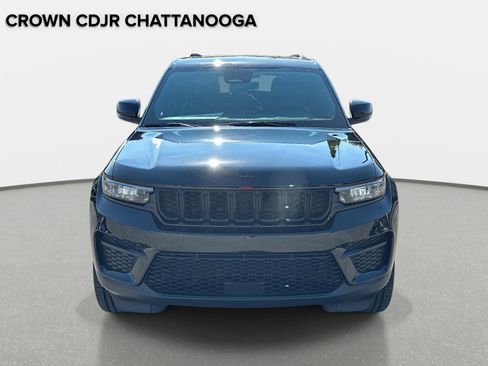 New 2025 Jeep Grand Cherokee Altitude AWD/4WD image 9
